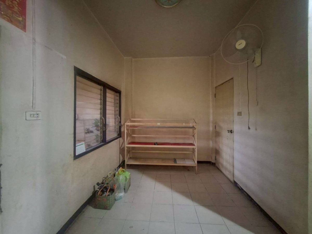 ขายทาวน์โฮมลาดกระบัง สุวรรณภูมิ : ขายด่วนทาวน์โฮม 3 ชั้น หมู่บ้านสวนหลวงโฮมเพลส เฉลิมพระเกียรติ ร.9 ซอย 30 (N.1854)