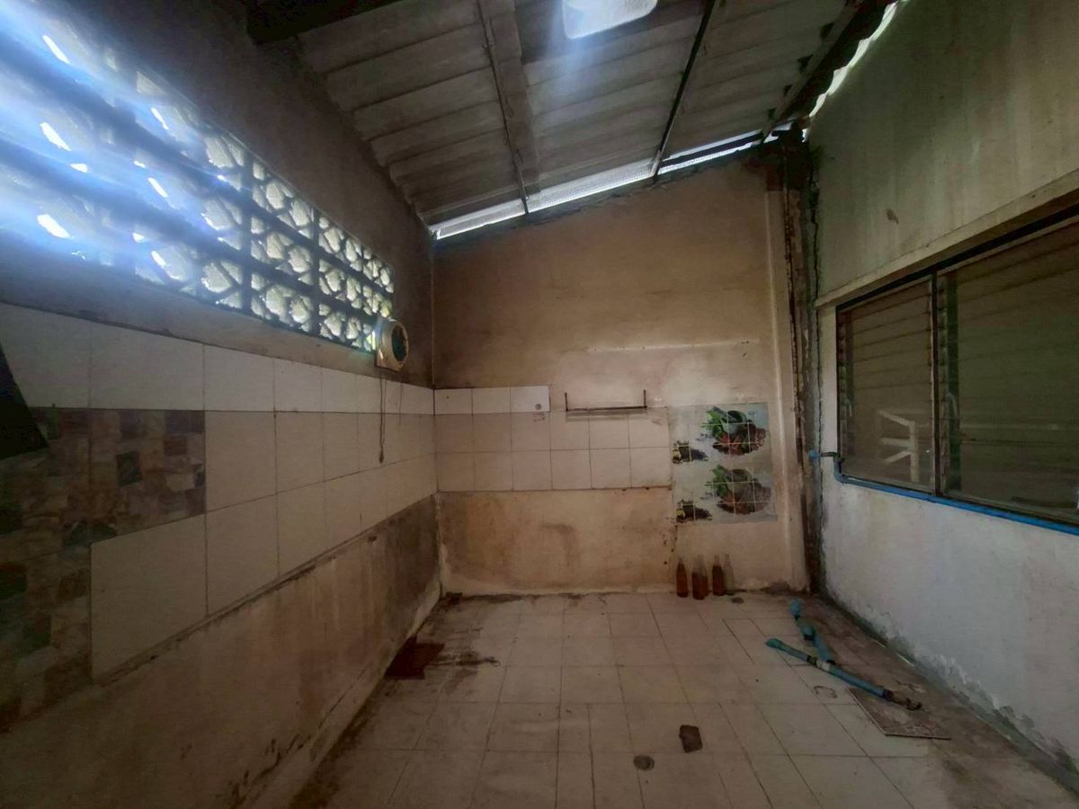 ขายทาวน์โฮมลาดกระบัง สุวรรณภูมิ : ขายด่วนทาวน์โฮม 3 ชั้น หมู่บ้านสวนหลวงโฮมเพลส เฉลิมพระเกียรติ ร.9 ซอย 30 (N.1854)