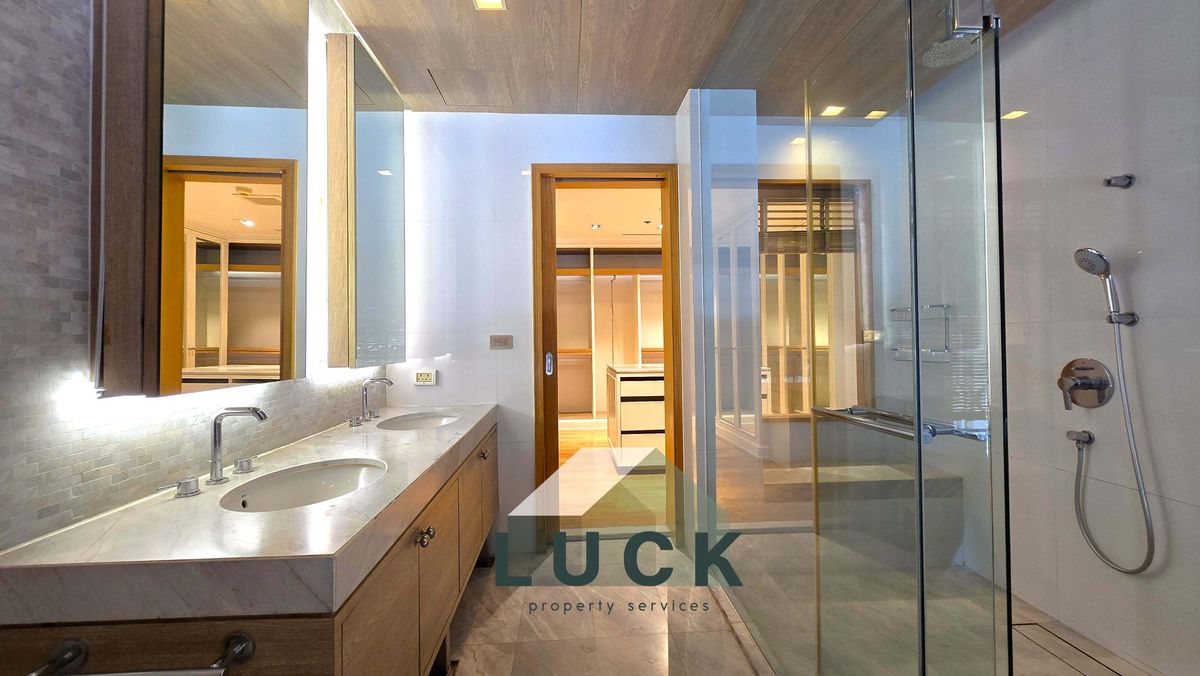 CondoSukhumvit, Asoke, Thonglor : LUCK 🏭 Lava Condo, Aung Rose, Sukhumvit 36, Low Rise, safe from earthquakes There is only 1 layer of privacy. There are only 2 rooms !!!