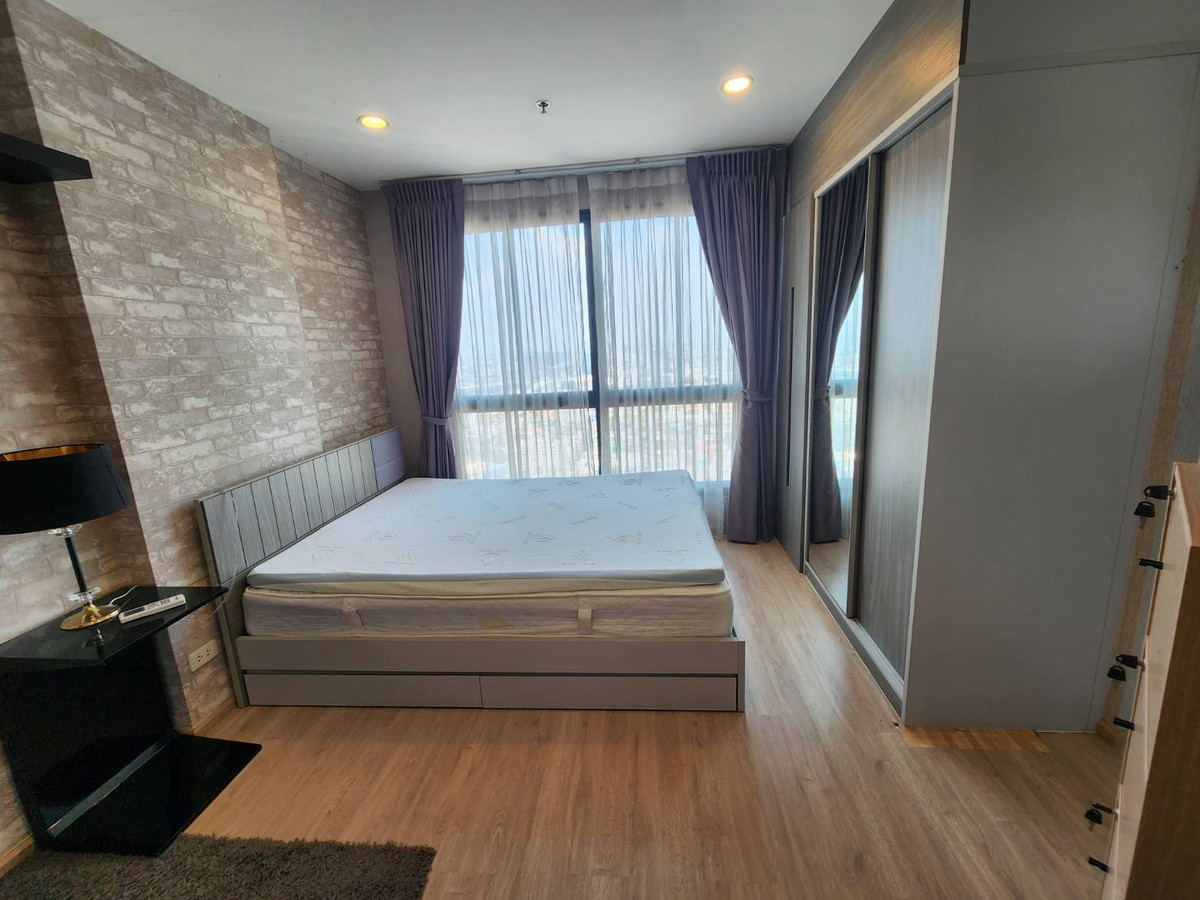 For RentCondoThaphra, Talat Phlu, Wutthakat : Ideo Sathorn Thapra, 300 meters of BTS Pho Nimit with Ferre+ Washing machine+ 31 sqm. Only 11,000 baht.
