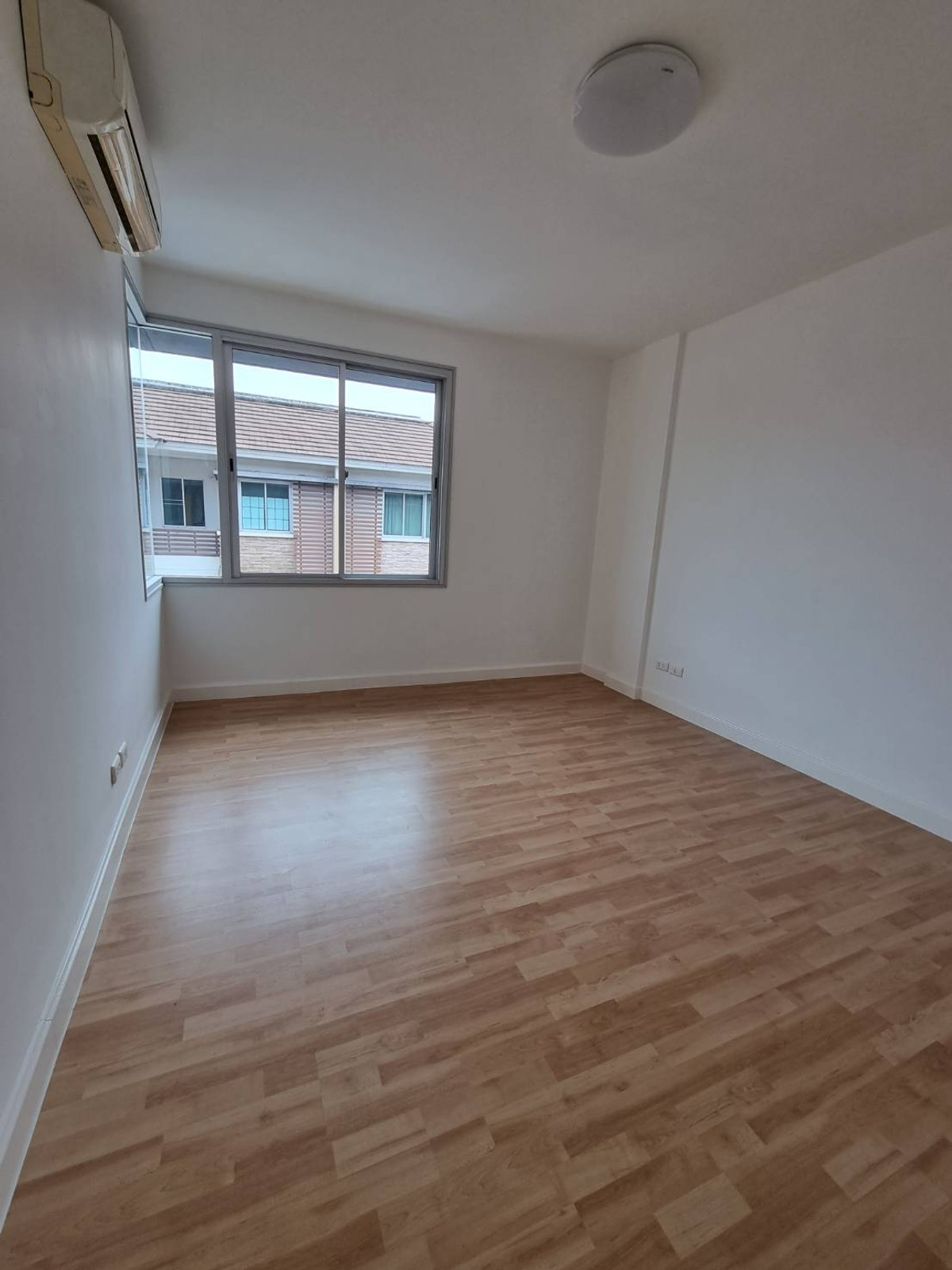 ขายทาวน์โฮมแจ้งวัฒนะ เมืองทอง : 🚨 Rare Item! ทาวน์โฮม 3 ชั้น ใจกลางงามวงศ์วาน