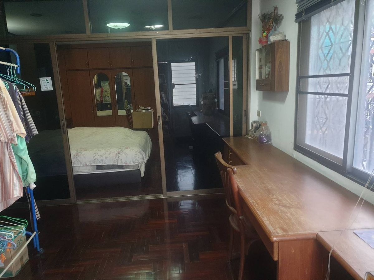 For SaleShop HouseBang Sue, Wong Sawang, Tao Pun : Urgent sale of commercial building suitable for opening a business in a potential location, Soi Sing