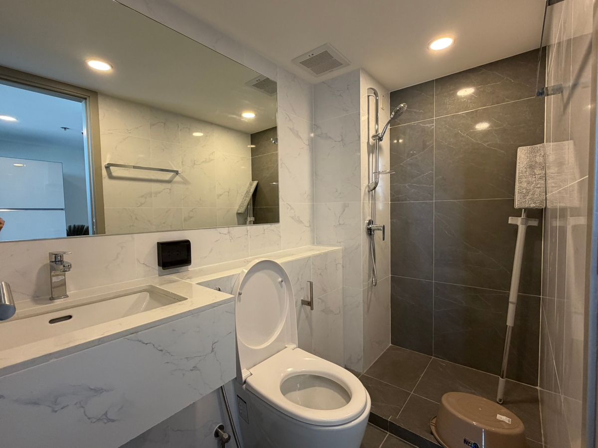 ขายคอนโดปิ่นเกล้า จรัญสนิทวงศ์ : 🏢 For Sale: ออริจิ้น ปลั๊ก&เพลย์ สิรินธร สเตชั่น 🛏 Duo space 1 bed 📏 ขนาด: 35 ตร.ม. 💰 ราคาเบาๆเพียง  3.65 ล. 📍 ทำเล: ใกล้รถไฟฟ้า สถานีสิรินธร และห้างสรรพสินค้าย่านฝั่งธน