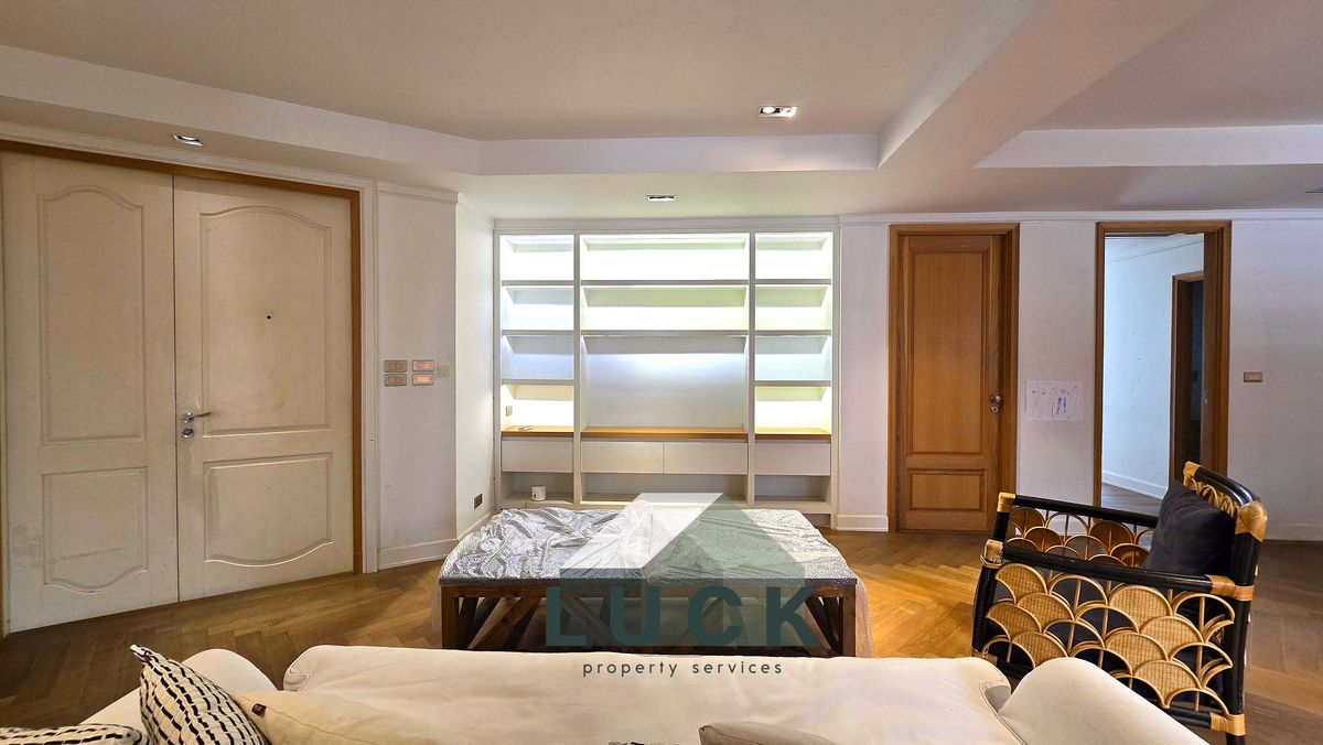 CondoSukhumvit, Asoke, Thonglor : LUCK 🏭 Lava Condo, Aung Rose, Sukhumvit 36, Low Rise, safe from earthquakes There is only 1 layer of privacy. There are only 2 rooms !!!