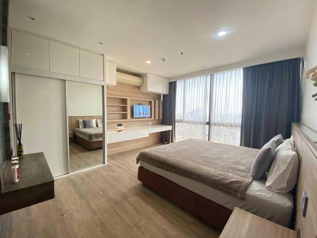 For RentCondoLadprao, Central Ladprao : (For Rent)  Good Price! Corner Room 2 Beds 2 Baths 86.93 Sqm. Fully furnished. High floor, Unblocked view. 