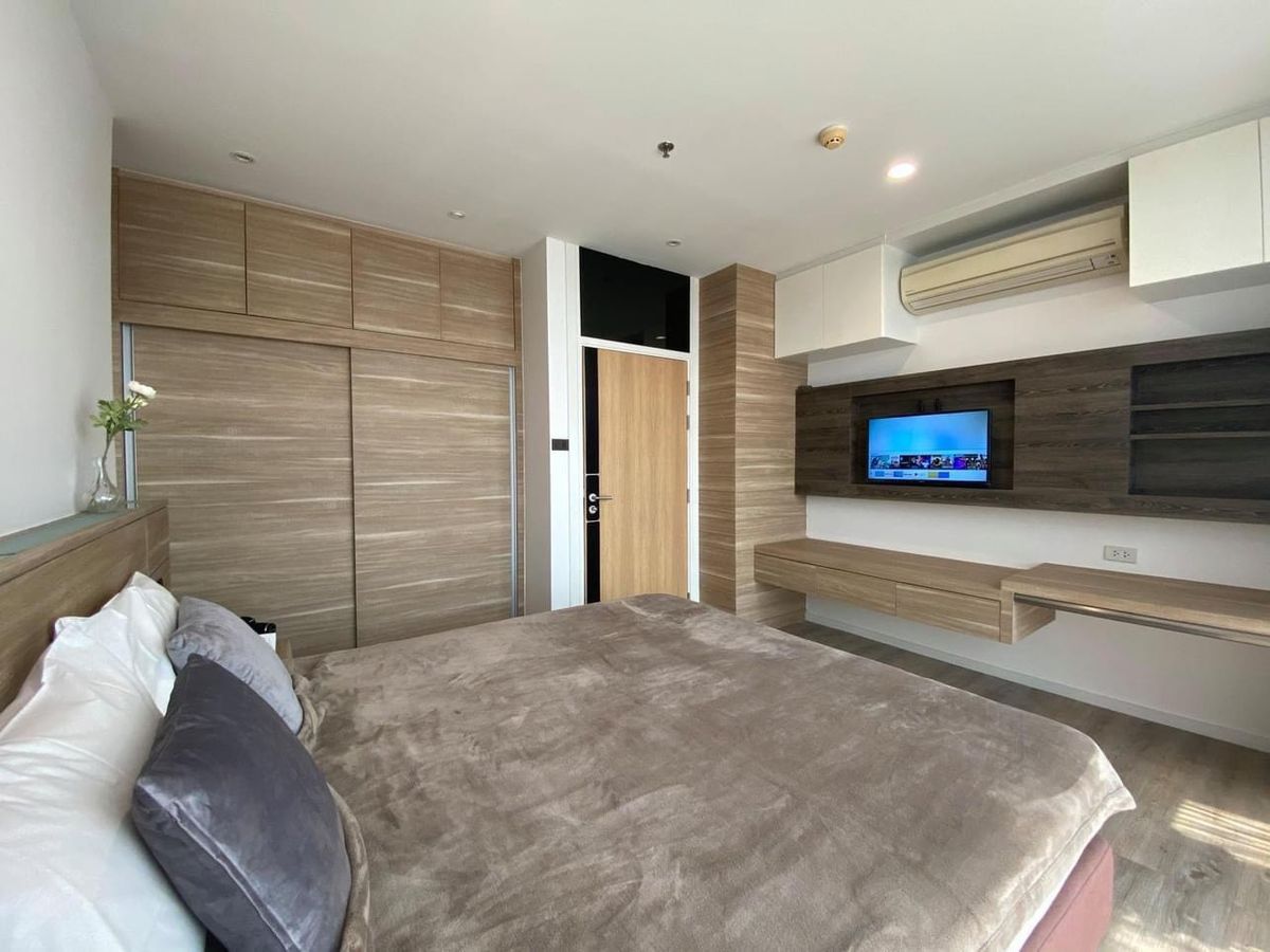 For RentCondoLadprao, Central Ladprao : (For Rent)  Good Price! Corner Room 2 Beds 2 Baths 86.93 Sqm. Fully furnished. High floor, Unblocked view. 