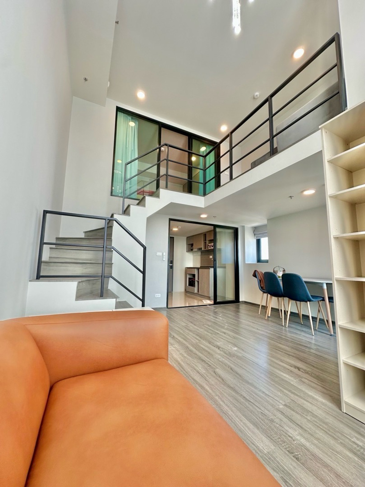 ให้เช่าคอนโดเสรีไทย-นิด้า : ให้เช่า 🔥🔥ideo ลำสาสี-รามคำแหง ห้องใหญ่แบบไฮบริด พลัส เฟอร์เครื่องใช้ไฟฟ้าครบ ห้องมุม วิวสวย