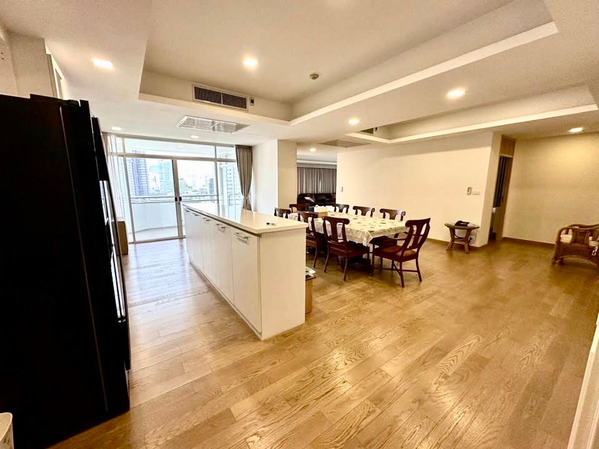 For RentCondoSukhumvit, Asoke, Thonglor : ให้เช่า คอนโด La Cascade เอกมัย 10 – 3 ห้องนอน + ห้องแม่บ้าน | 260 ตร.ม. | ชั้น 16 | ระเบียงกว้าง วิวเมือง