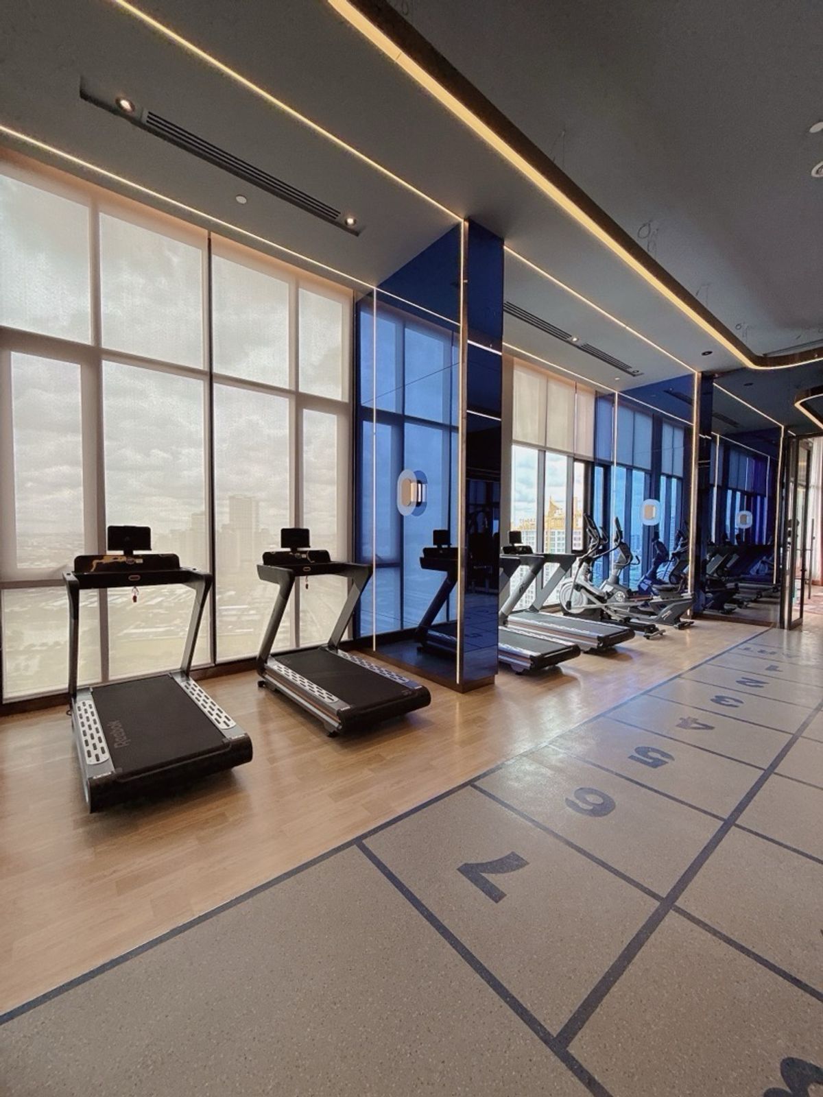 For SaleCondoRama9, Petchburi, RCA : 𝐓𝐇𝐄 𝐁𝐀𝐒𝐄 𝐑𝐀𝐌𝐀𝟗 𝐑𝐀𝐌𝐀𝟗 𝟖, 𝟖, 𝟗𝟎𝟎 /month, free, every fee No need to pay down the down payment.