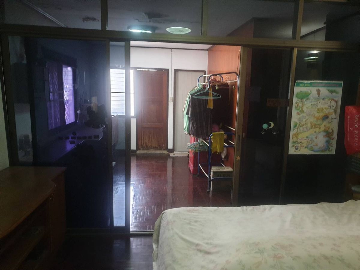 For SaleShop HouseBang Sue, Wong Sawang, Tao Pun : Urgent sale of commercial building suitable for opening a business in a potential location, Soi Sing