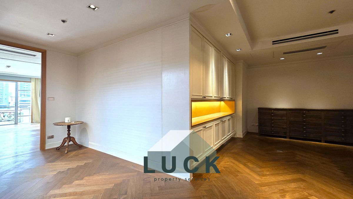 CondoSukhumvit, Asoke, Thonglor : LUCK 🏭 Lava Condo, Aung Rose, Sukhumvit 36, Low Rise, safe from earthquakes There is only 1 layer of privacy. There are only 2 rooms !!!