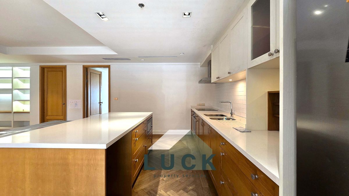 CondoSukhumvit, Asoke, Thonglor : LUCK 🏭 Lava Condo, Aung Rose, Sukhumvit 36, Low Rise, safe from earthquakes There is only 1 layer of privacy. There are only 2 rooms !!!