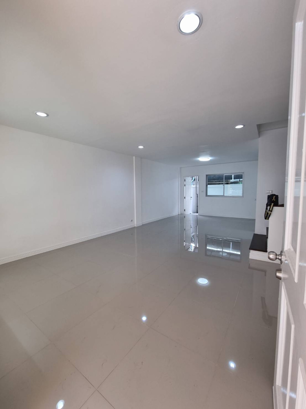 ขายทาวน์โฮมแจ้งวัฒนะ เมืองทอง : 🚨 Rare Item! ทาวน์โฮม 3 ชั้น ใจกลางงามวงศ์วาน