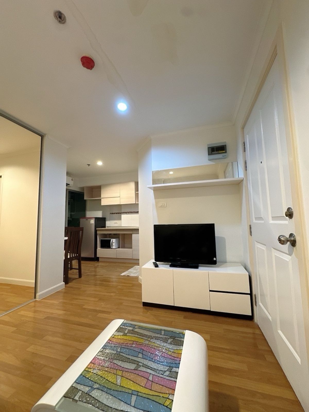 For RentCondoKasetsart, Ratchayothin : 🔰For Rent, Lumpini Place Ratchayothin, 
fully furnished.	1 Bedroom, 28.5 sq.m.,20th Floor, building C.	Equipped with 2 brand-new Mitsubishi Inverter air conditioners. Located opposite Major Ratchayothin, right next to BTS Ratchayothin🔥🔥
