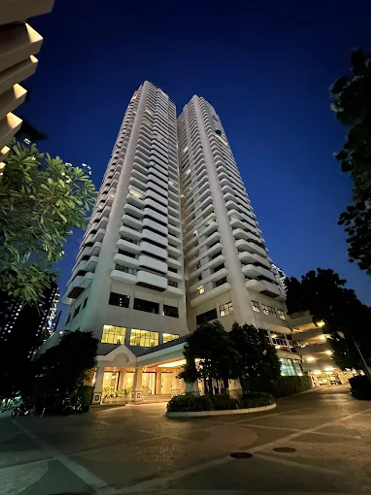 ขายคอนโดคลองเตย กล้วยน้ำไท : ✨ Tower Park | พื้นที่กว้างขวาง ใจกลางเมือง ราคาดีสำหรับทำเลนี้ ✔