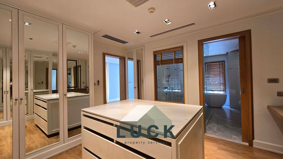 CondoSukhumvit, Asoke, Thonglor : LUCK 🏭 Lava Condo, Aung Rose, Sukhumvit 36, Low Rise, safe from earthquakes There is only 1 layer of privacy. There are only 2 rooms !!!