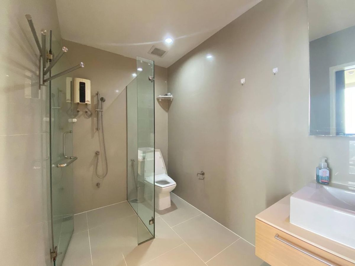 For RentCondoLadprao, Central Ladprao : (For Rent)  Good Price! Corner Room 2 Beds 2 Baths 86.93 Sqm. Fully furnished. High floor, Unblocked view. 