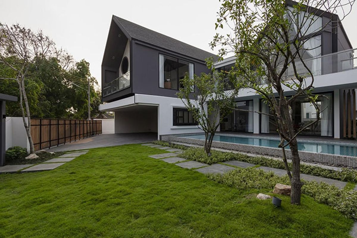 ให้เช่าบ้านเชียงใหม่ : บ้านโมเดิร์นพร้อมสระว่ายน้ำส่วนตัวให้เช่า เดือนละ 145,000 บาท ไม่ไกลจากบิ๊กซีแม่เหียะเพียง 5 นาที No.9H349
