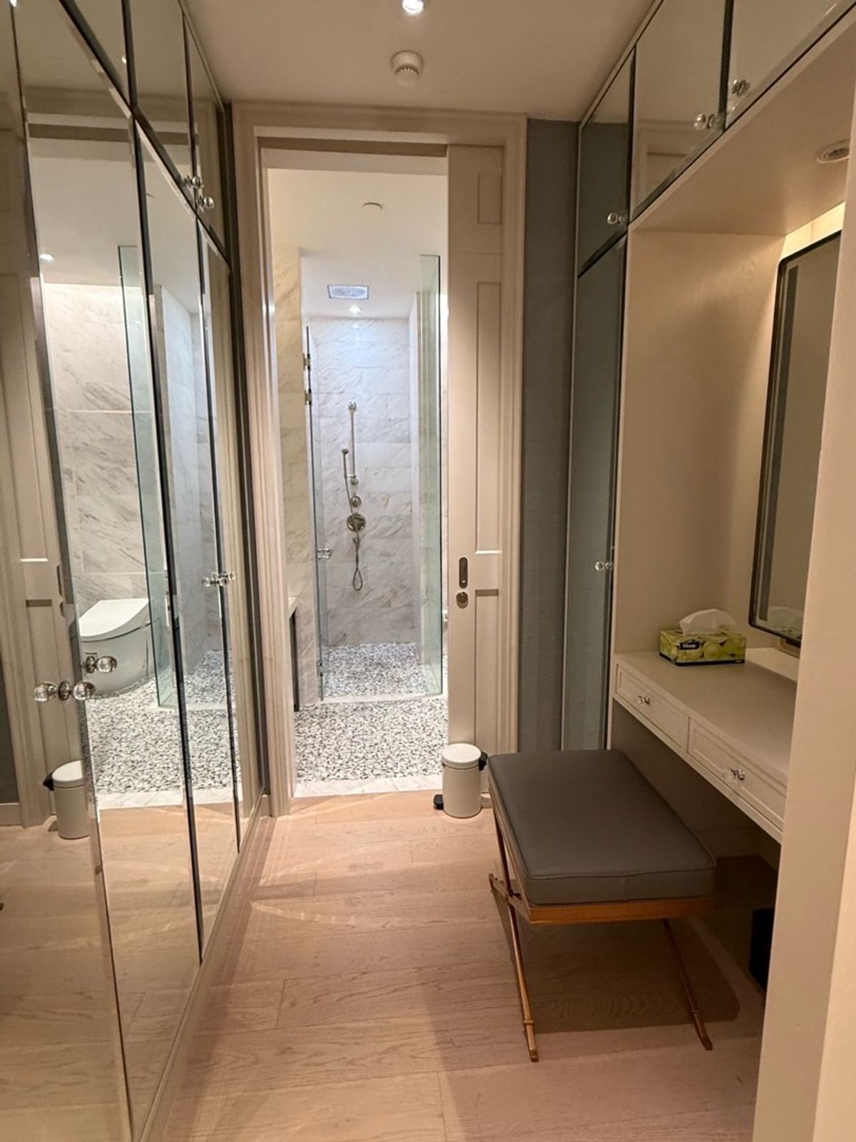 New Listing 🔥FOR RENT: 2-3BR 128 SQM at Mandarin Oriental Residence Loading...