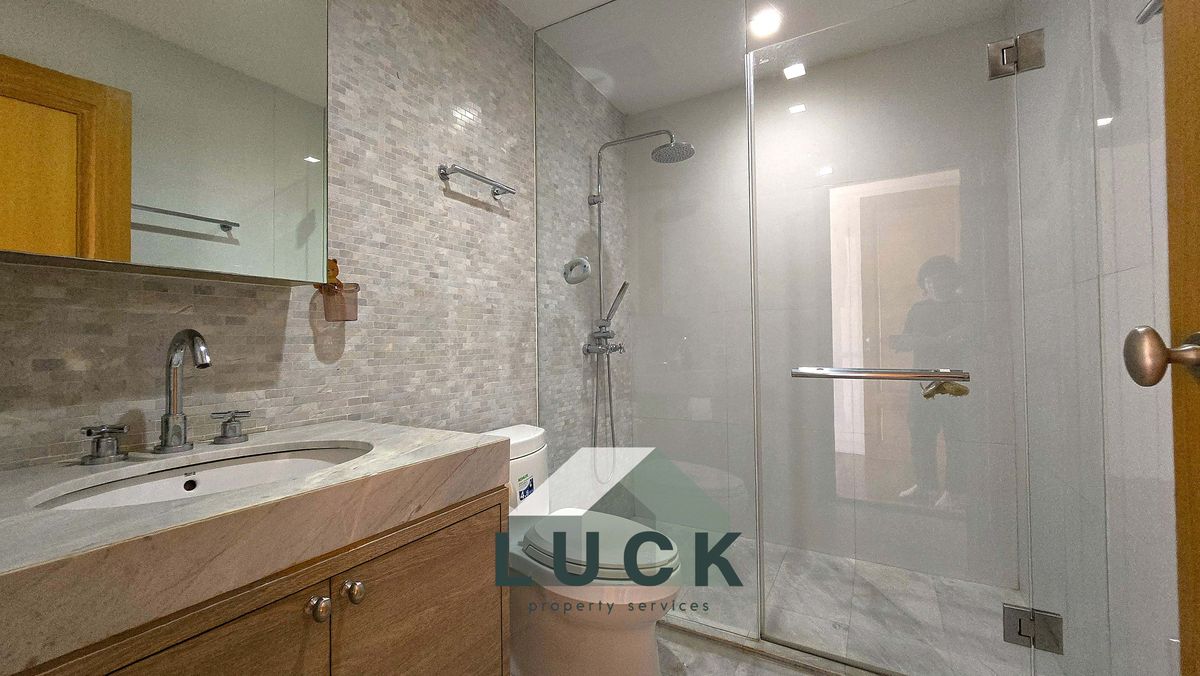 CondoSukhumvit, Asoke, Thonglor : LUCK 🏭 Lava Condo, Aung Rose, Sukhumvit 36, Low Rise, safe from earthquakes There is only 1 layer of privacy. There are only 2 rooms !!!