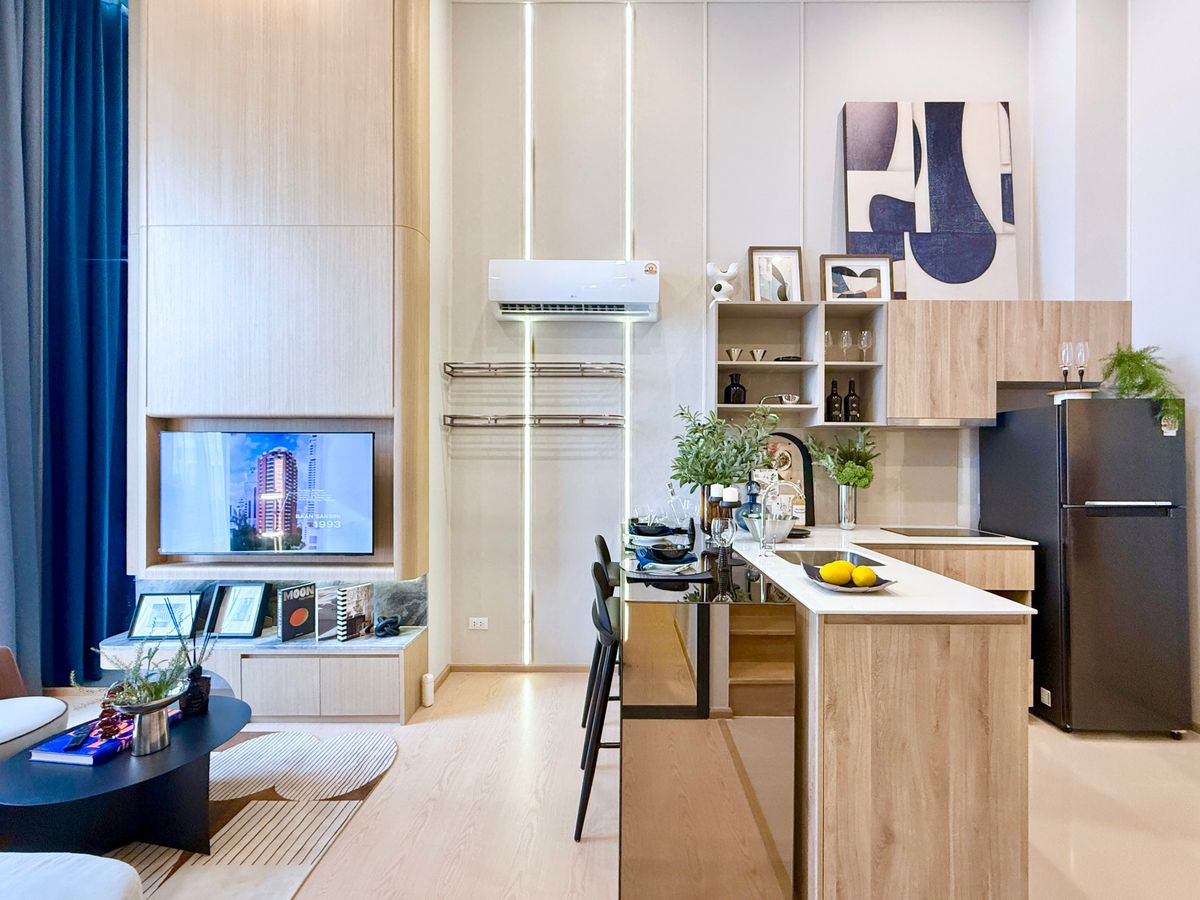 For SaleCondoRama9, Petchburi, RCA : The Base Rama 9-Pro open building, free furniture+Freeon 47 sqm. Loft 2 bed 1 water 092-545-6151 (Tim)