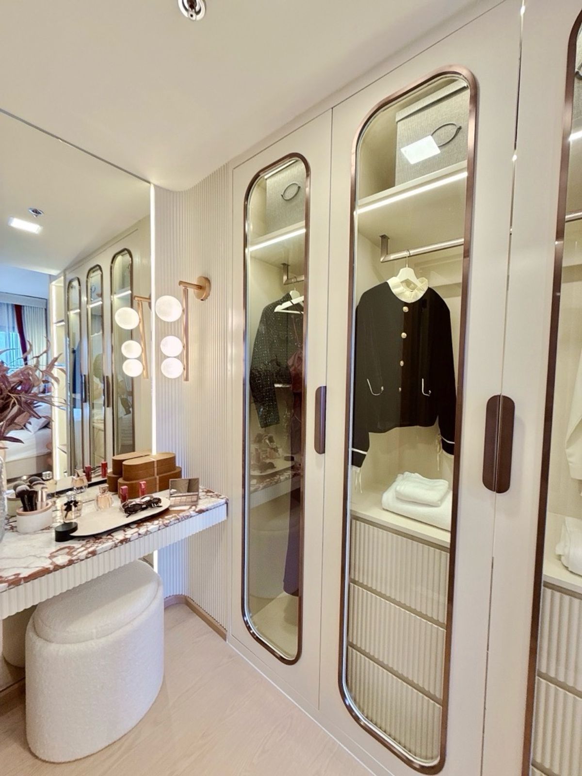 For SaleCondoRama9, Petchburi, RCA : 𝐓𝐇𝐄 𝐁𝐀𝐒𝐄 𝐑𝐀𝐌𝐀𝟗 𝐑𝐀𝐌𝐀𝟗 𝟖, 𝟖, 𝟗𝟎𝟎 /month, free, every fee No need to pay down the down payment.