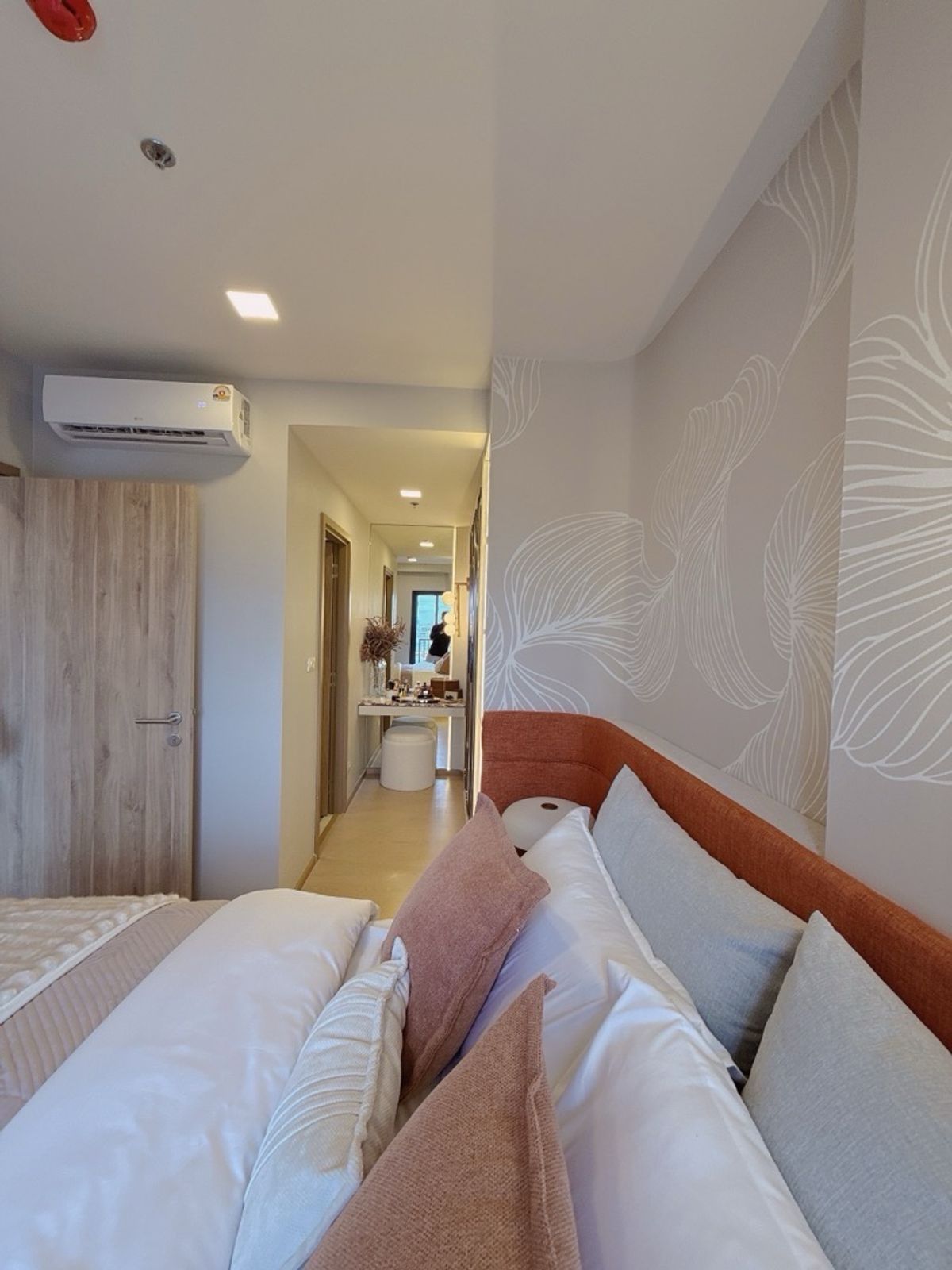 For SaleCondoRama9, Petchburi, RCA : 𝐓𝐇𝐄 𝐁𝐀𝐒𝐄 𝐑𝐀𝐌𝐀𝟗 𝐑𝐀𝐌𝐀𝟗 𝟖, 𝟖, 𝟗𝟎𝟎 /month, free, every fee No need to pay down the down payment.