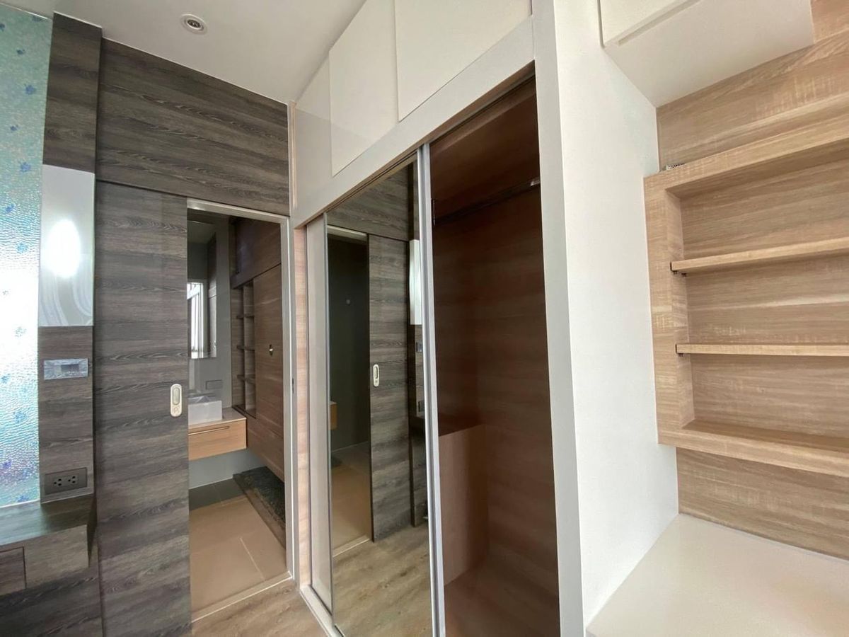 For RentCondoLadprao, Central Ladprao : (For Rent)  Good Price! Corner Room 2 Beds 2 Baths 86.93 Sqm. Fully furnished. High floor, Unblocked view. 