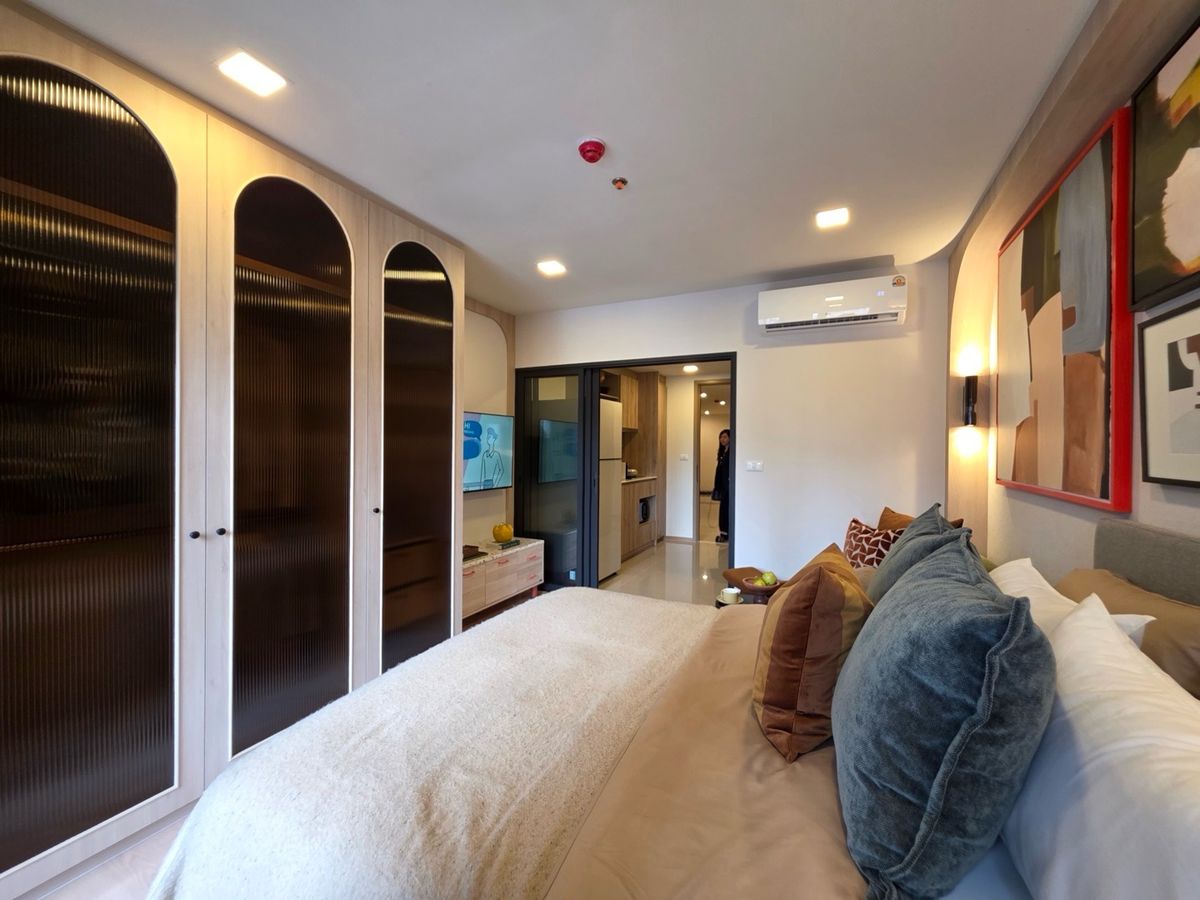 For SaleCondoRama9, Petchburi, RCA : ⭐️ (Buy directly from the project) ⭐️𝐓𝐡𝐞 𝐁𝐚𝐬𝐞 𝐔𝐫𝐛𝐚𝐧 𝟗 𝟗 26.75 SQ.M 1 Bed 1 Bath only 3.79 MB !! Contact 086-795-9997