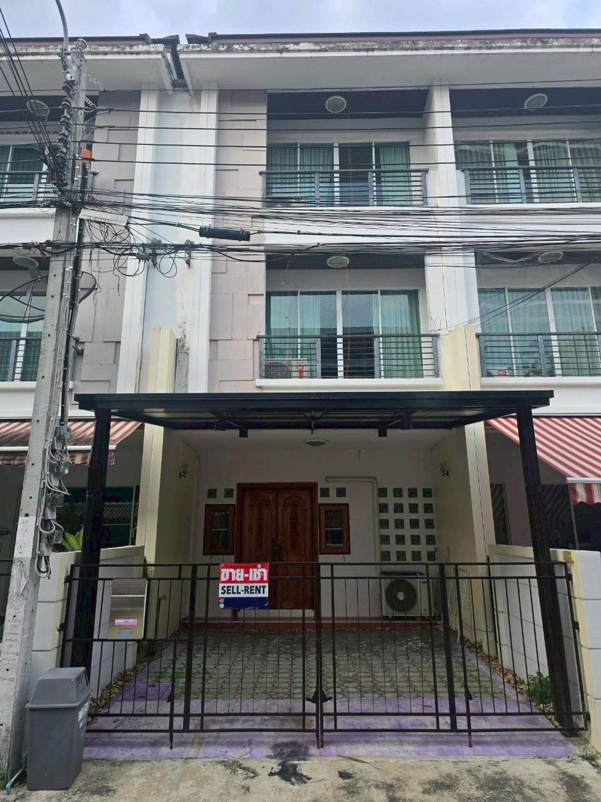 ให้เช่าทาวน์โฮมเอกชัย บางบอน : ให้เช่า  ทาวน์โฮม 3 ชั้น Baan Klang Muang S-Sense Sathorn-Taksin 2 ใกล้ BTS วุฒากาศ 450 เมตร