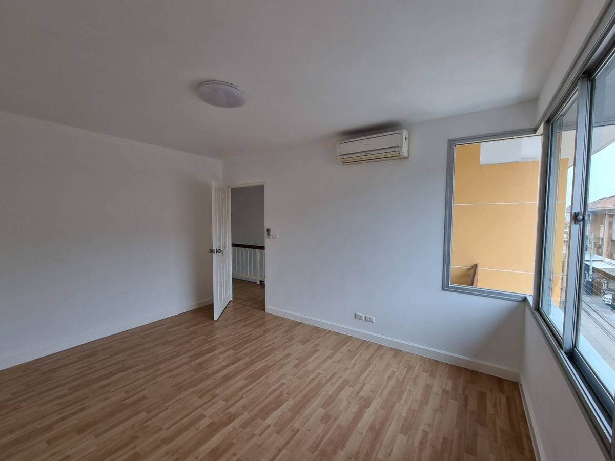 ขายทาวน์โฮมแจ้งวัฒนะ เมืองทอง : 🚨 Rare Item! ทาวน์โฮม 3 ชั้น ใจกลางงามวงศ์วาน