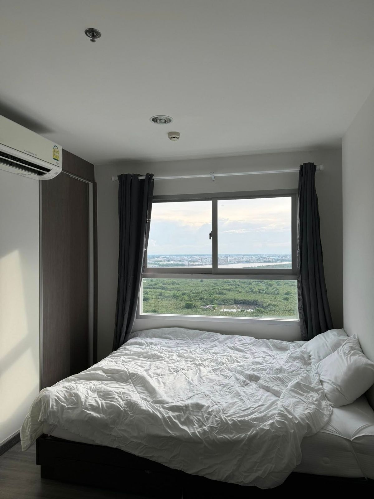 ให้เช่าคอนโดสมุทรปราการ สำโรง : ให้เช่า 🔥 The Trust Condo @BTS Erawan 🔥 ใกล้ BTS ช้างเอราวัณ เฟอร์นิเจอร์ และ เครื่องใช้ไฟฟ้าครบ 