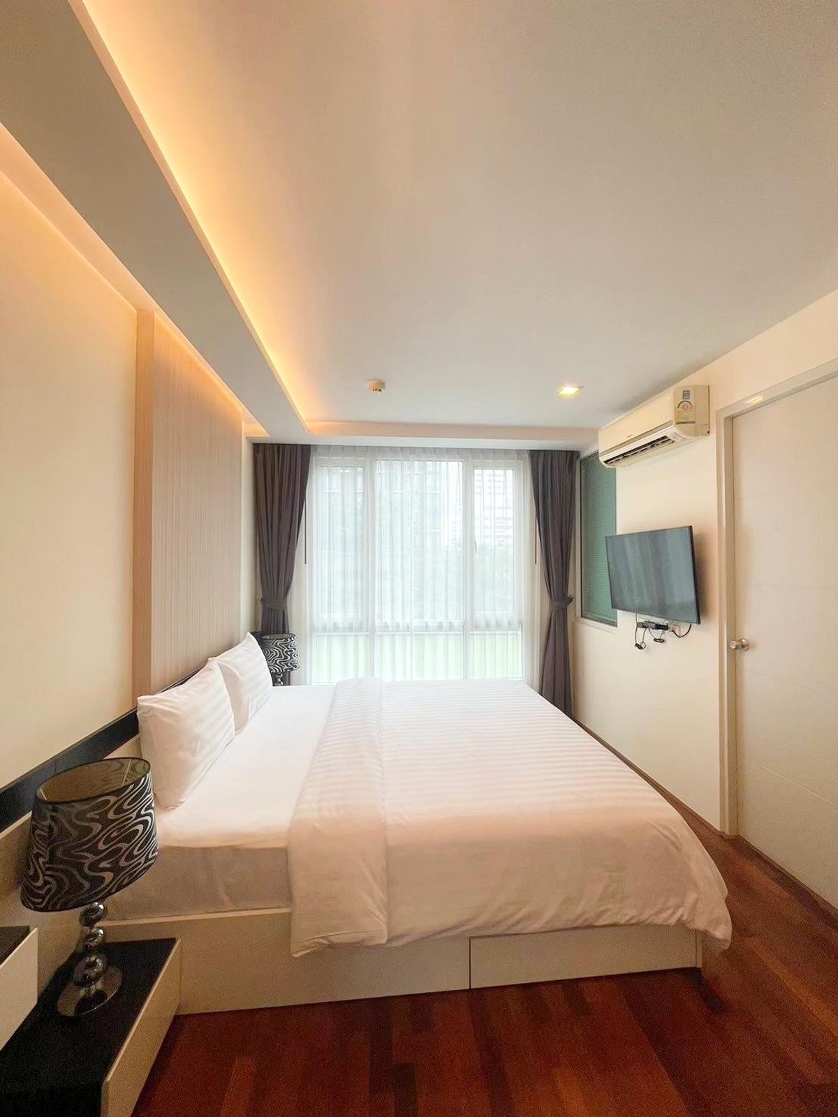 For SaleCondoSukhumvit, Asoke, Thonglor : For sale: Beverly 33, 1 bedroom, 40 sq m., excellent condition, 300 m. from BTS Phrom Phong.