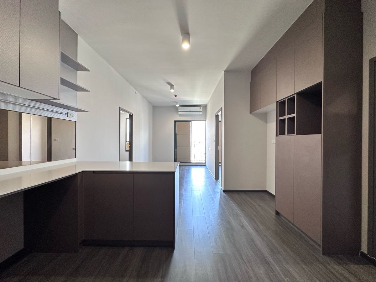 For SaleCondoKhlongtoei, Kluaynamthai : 2 large bedrooms, 2 bathrooms, there is a bathtub, near BTS Phra Khanong, starting at 11.59 minus. | 082-4499822 Praewa