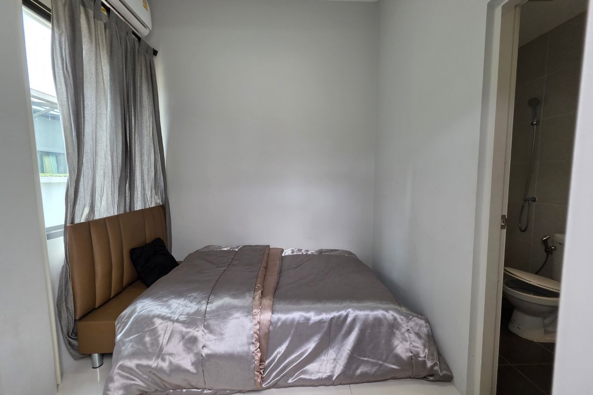 HousePattanakan, Srinakarin : 3 -story luxury house for sale on Krungthep Kreetha Road Grand Bangkok Boulevard opposite Wellington College