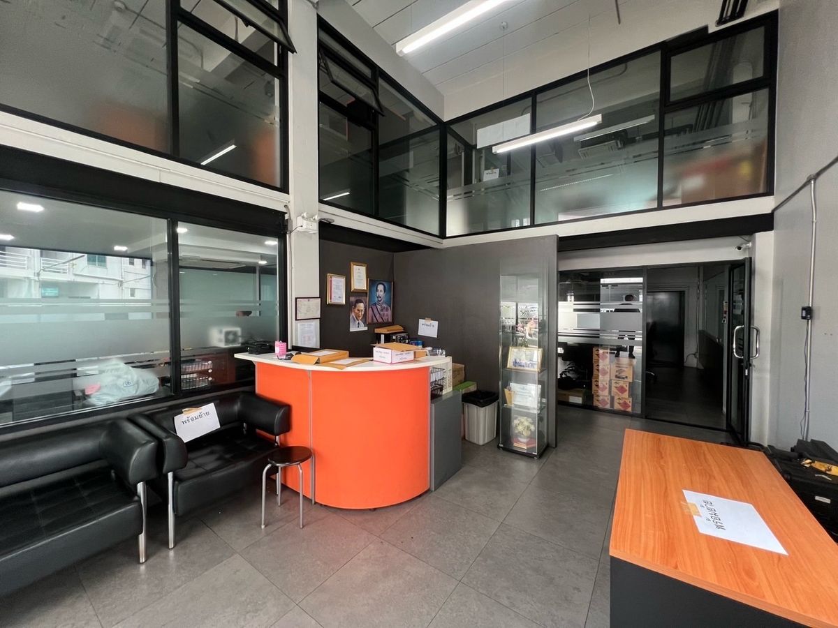 800 เมตร รถไฟฟ้า บางเขน และ 1.8 กม. BTS ม.เกษตร อาคารพาณิชย์ 4 ชั้น 2 ที่จอดรถ เช่าได้อีก 2 คัน เหมาะทำธุรกิจ คลินิก , เวลเนส , สปา , โฮสเทล - ร้านกาแฟ สถานที่อ่านหนังสือ บอร์ดเกมส์ และออฟฟิศส่วนตัว Loading...