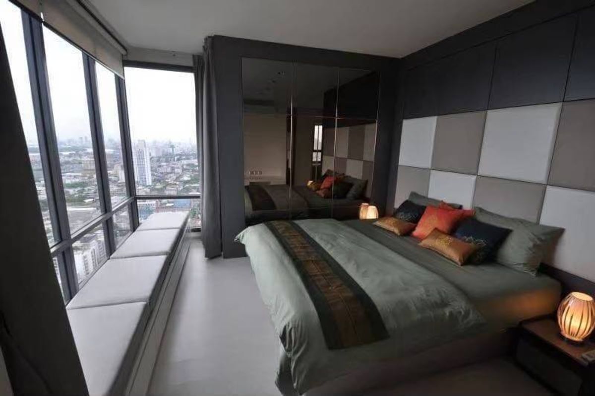 CondoSukhumvit, Asoke, Thonglor : Rhythm Sukhumvit 42 condo, convenient transportation, near BTS, have a beautiful shuttle room, complete furniture ready !!