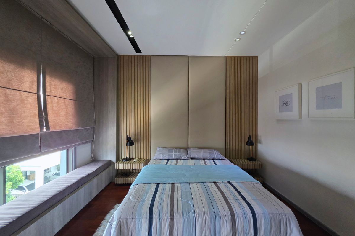 HousePattanakan, Srinakarin : 3 -story luxury house for sale on Krungthep Kreetha Road Grand Bangkok Boulevard opposite Wellington College