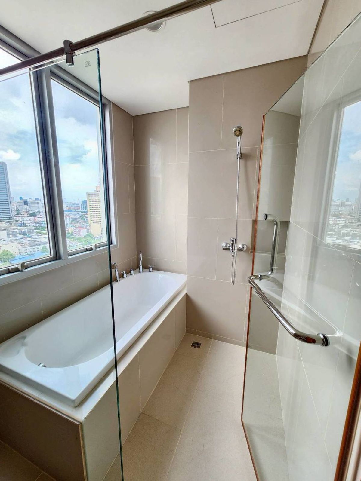 ขายคอนโดวงเวียนใหญ่ เจริญนคร : ขาย!! คอนโด วิลล่า สาทร ใกล้ BTS กรุงธนบุรี ชั้นสูง วิวเมือง