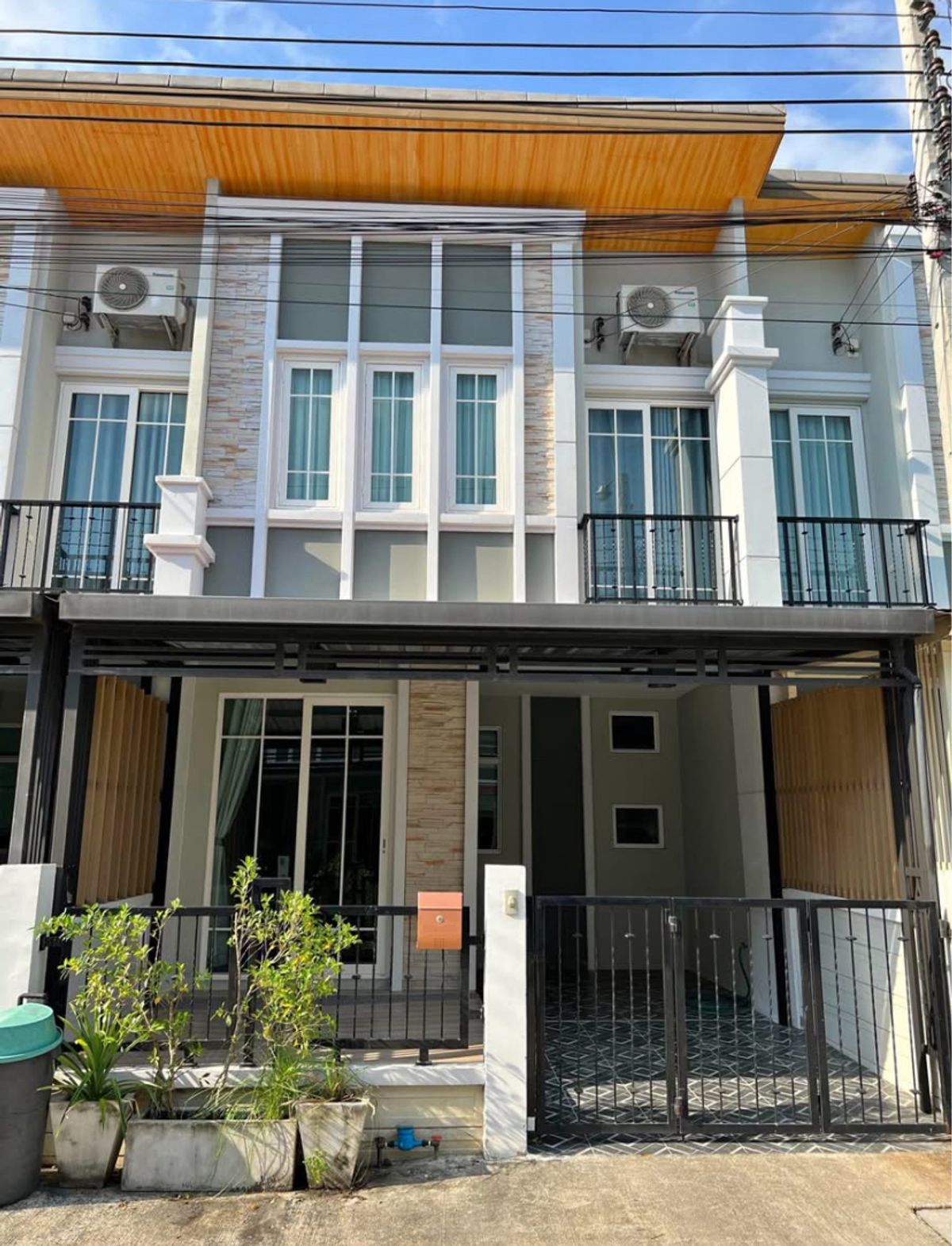 ให้เช่าทาวน์โฮมลาดกระบัง สุวรรณภูมิ : ให้เช่าทาวน์โฮม โกลเด้นทาวน์ บางนา-สวนหลวง ใกล้ mega bangna และสนามบินสุวรรณภูมิ