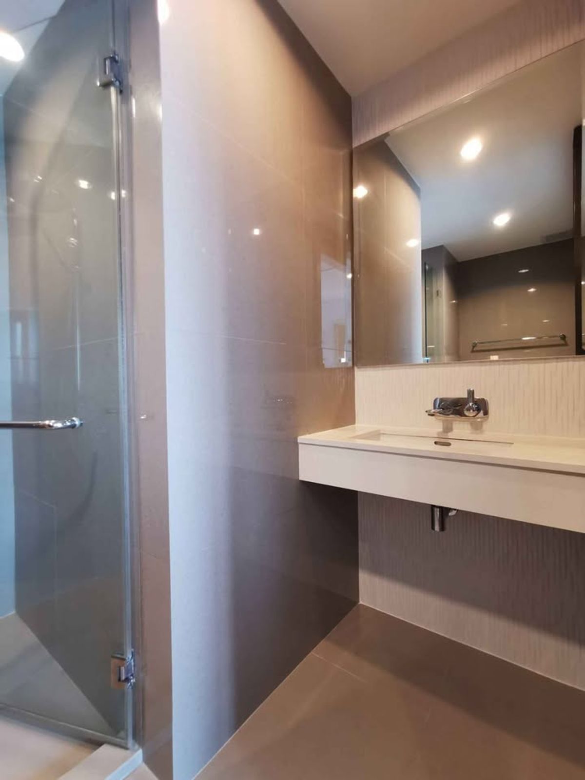 For RentCondoSukhumvit, Asoke, Thonglor : For rent 📍 Rhythm Sukhumvit 42 📍 near BTS Ekkamai, fully furnished and equipped with appliances