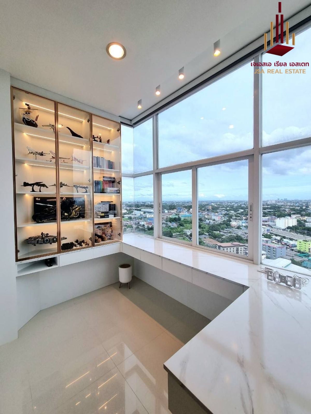 For RentCondoPattanakan, Srinakarin : ✨ For Rent: The Four Wings Residence Condo ✨ 💰 ONLY 35,000 THB/Month