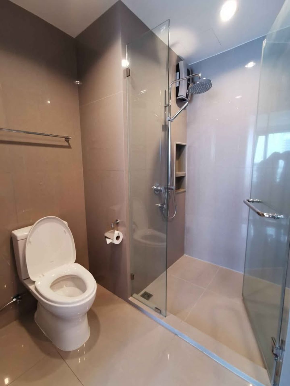 For RentCondoSukhumvit, Asoke, Thonglor : For rent 📍 Rhythm Sukhumvit 42 📍 near BTS Ekkamai, fully furnished and equipped with appliances