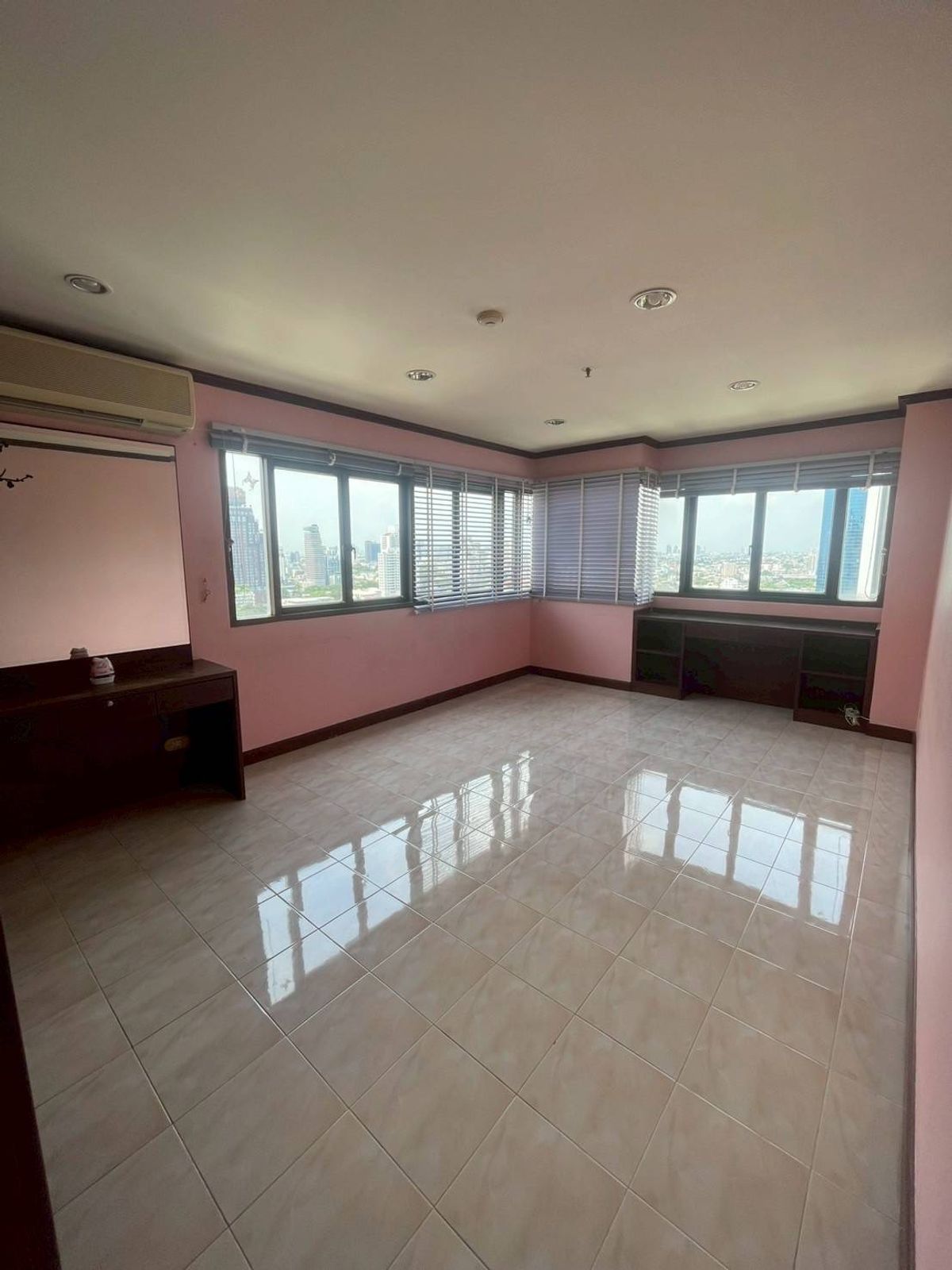 ขายคอนโดสุขุมวิท อโศก ทองหล่อ : Top View condo Thonglor 59  200 ม. BTS 136 SQM 3 bed 20 th 3bed 2 bath 1 carpark 