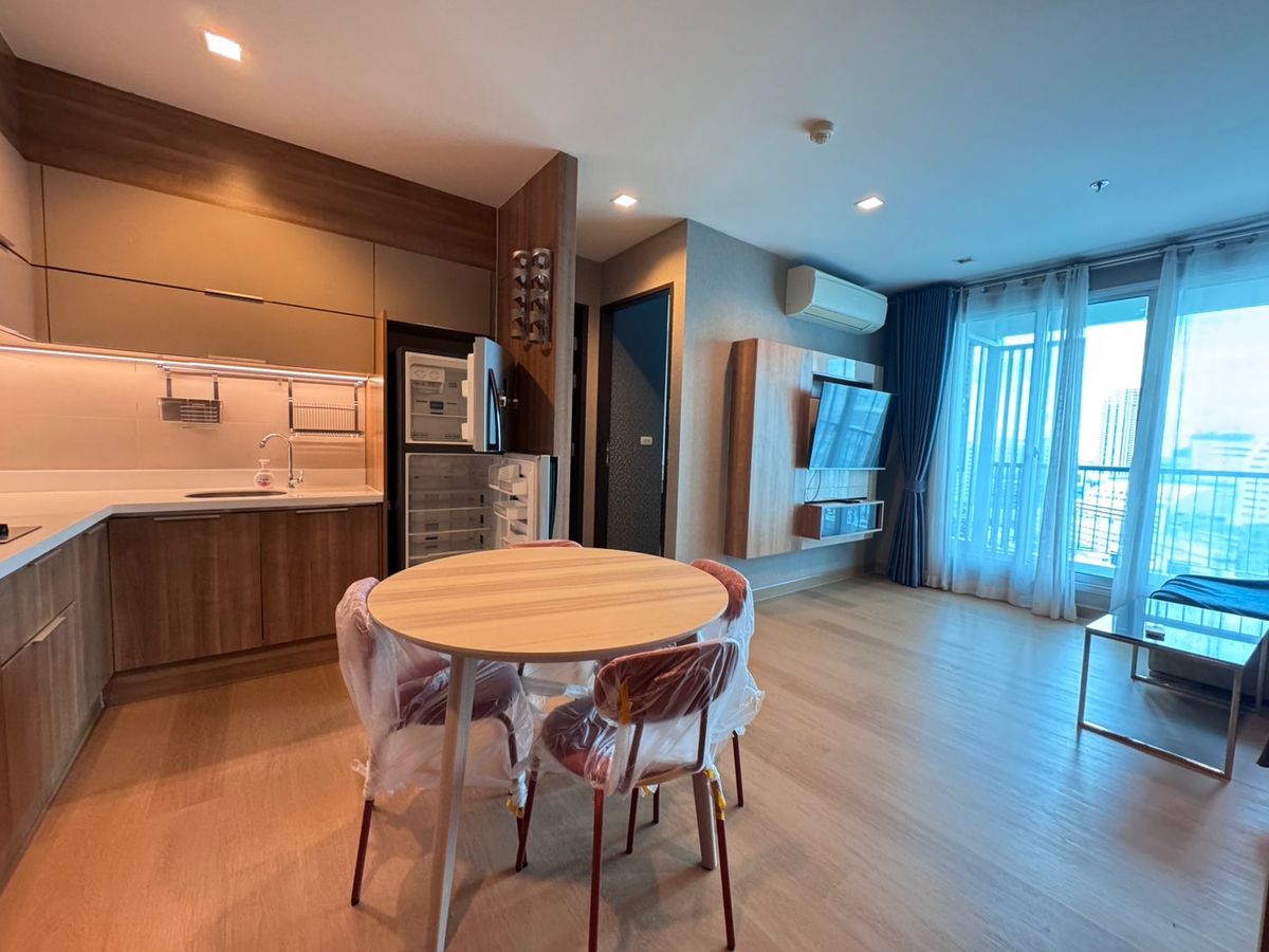 ให้เช่าคอนโดสาทร นราธิวาส : Rhythm Sathorn ห้องสวย Renovate ใหม่ ว่างพร้อมให้เช่า 2 ห้องนอน 34,000/เดือน