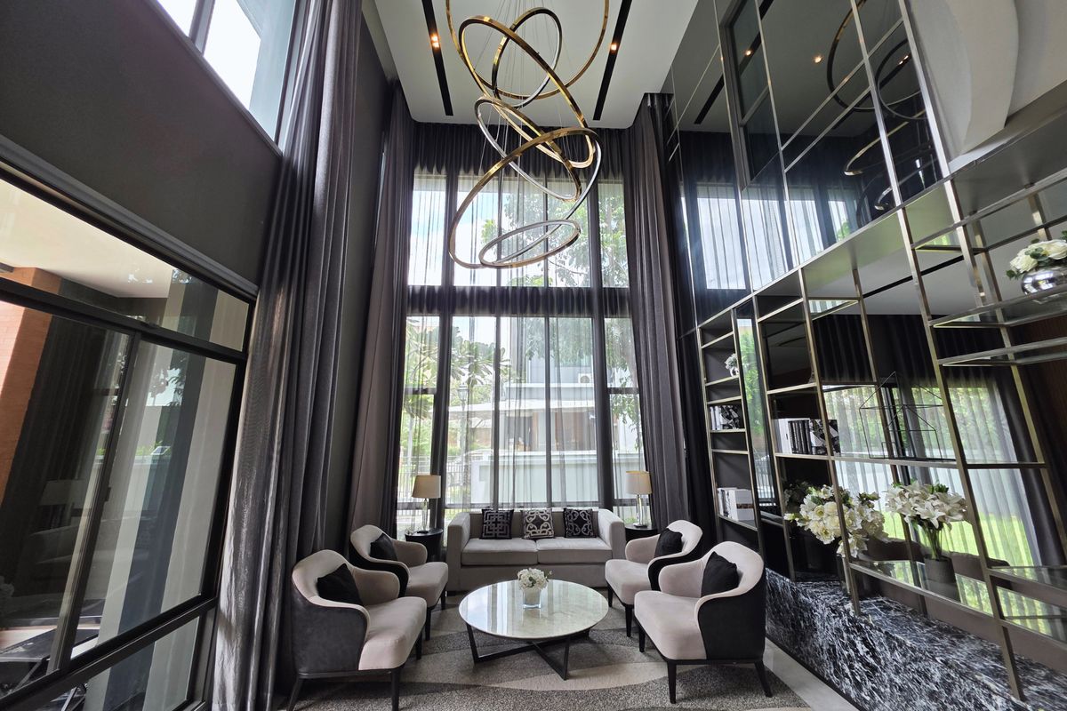 HousePattanakan, Srinakarin : 3 -story luxury house for sale on Krungthep Kreetha Road Grand Bangkok Boulevard opposite Wellington College