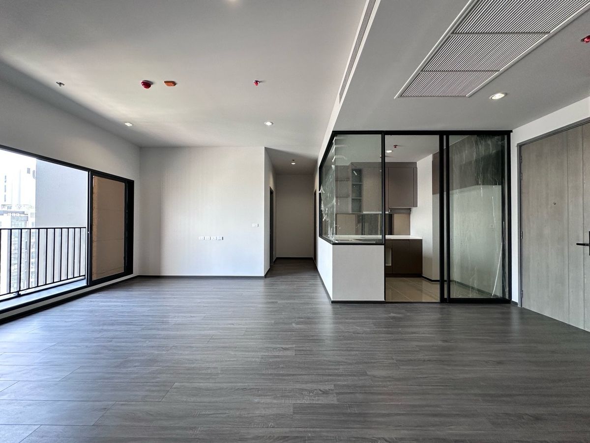 ขายคอนโดคลองเตย กล้วยน้ำไท : Penthouse โซนสุขุมวิท 2 ห้องนอน ห้องแต่งตัวใหญ่มาก | ราคา 23.89 ลบ. | 082-4499822 แพรวา