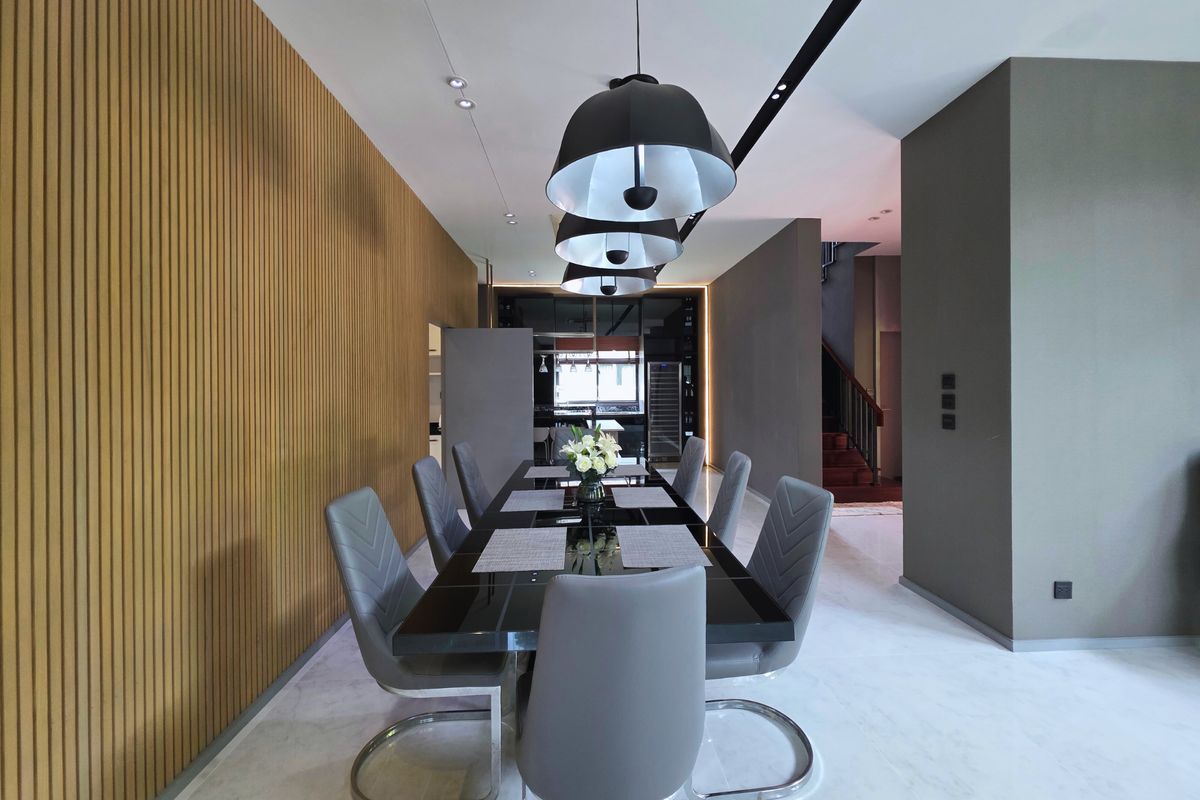 HousePattanakan, Srinakarin : 3 -story luxury house for sale on Krungthep Kreetha Road Grand Bangkok Boulevard opposite Wellington College