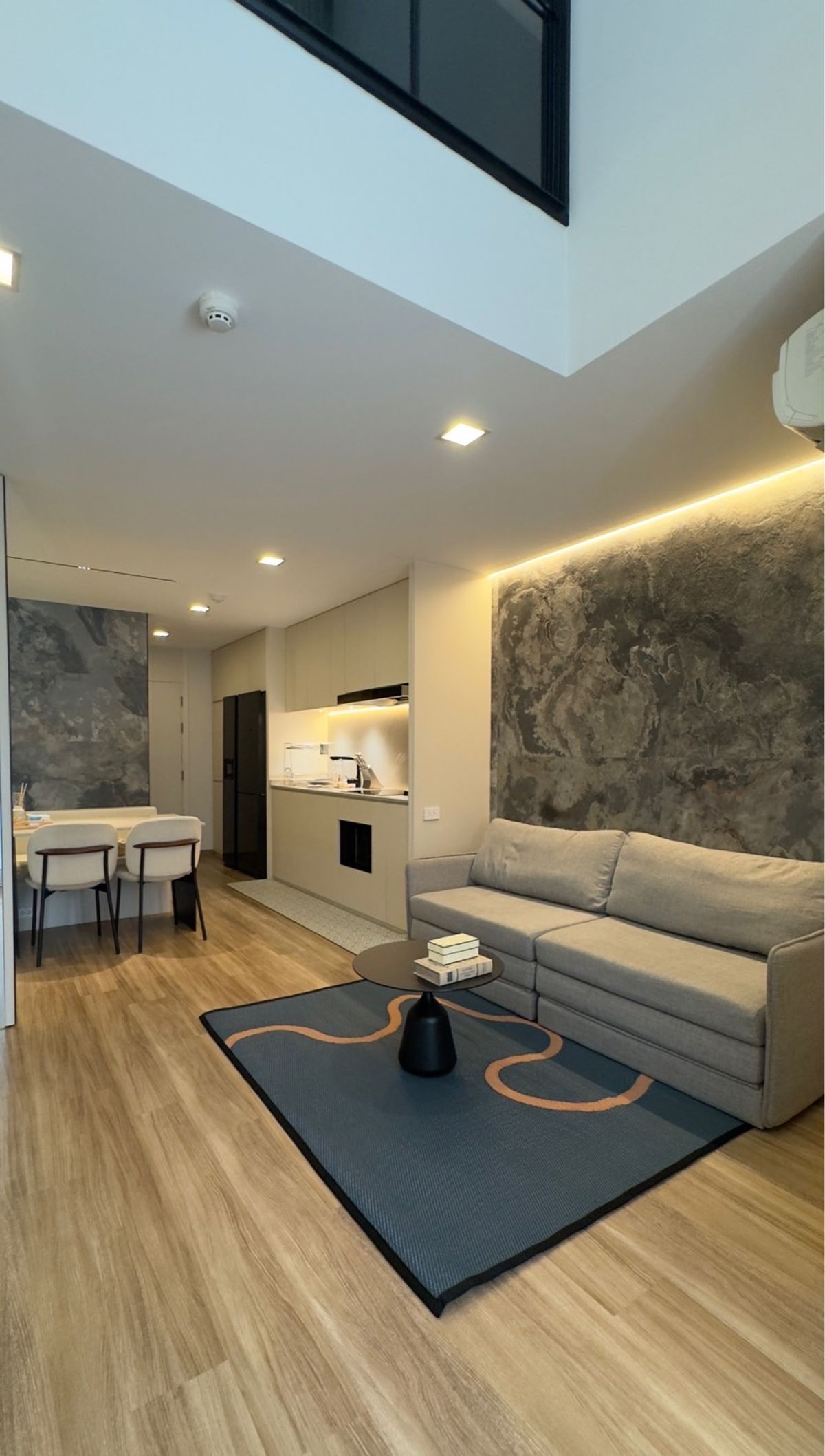 ขายคอนโดสุขุมวิท อโศก ทองหล่อ : Liv@49  (Sukhumvit 49) / Duplex 1 Bedroom (SALE WITH TENANT), ลิฟ แอท 49 / ดูเพล็กซ์ 1 ห้องนอน (ขายพร้อมผู้เช่า) HL2107 