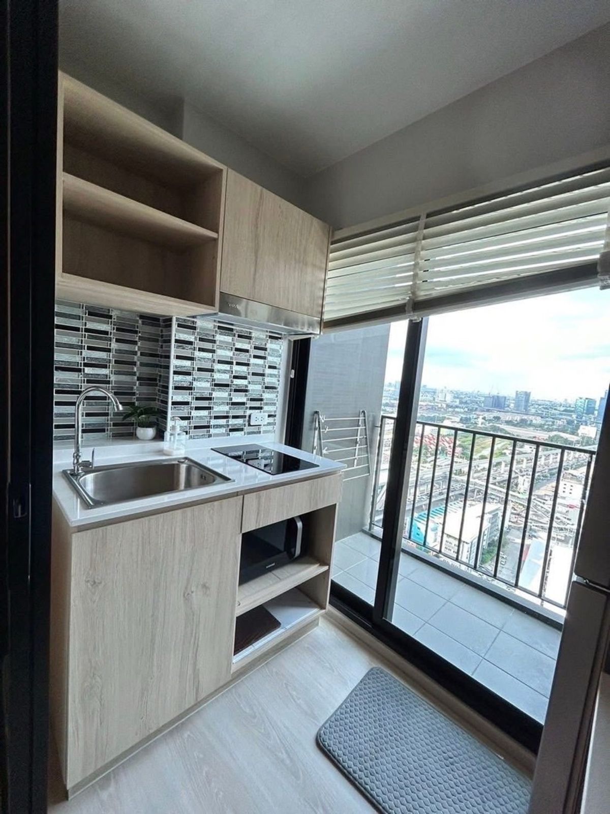 For RentCondoPattanakan, Srinakarin : For rent, Nue Noble Srinakarin - Lasalle (New Noble Srinakarin -La Sal), next to the yellow line 26, size 31 sq.m., price 12,500 baht.